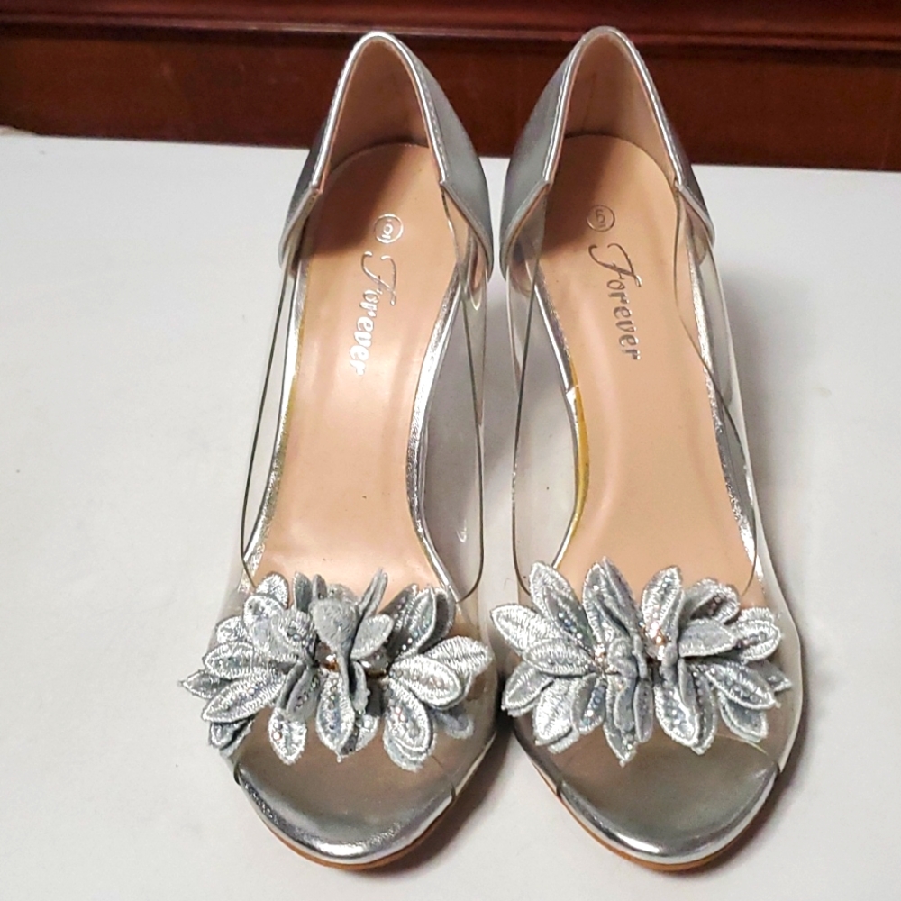 Size 6 Silver Metallic heels
